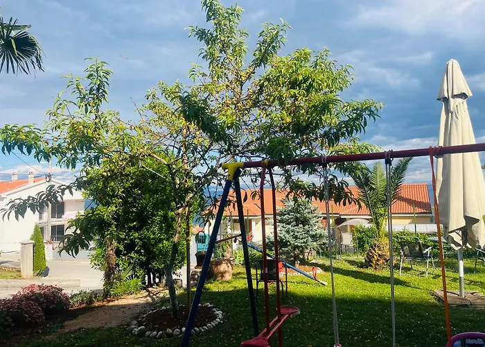 Veronika アパート ロヴラン